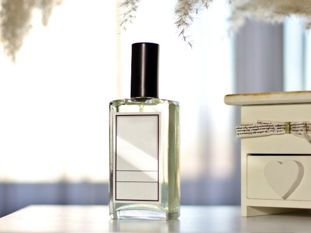 SHIROのピオニー男ウケ香水はなくなった？再販や似てる匂いを徹底調査